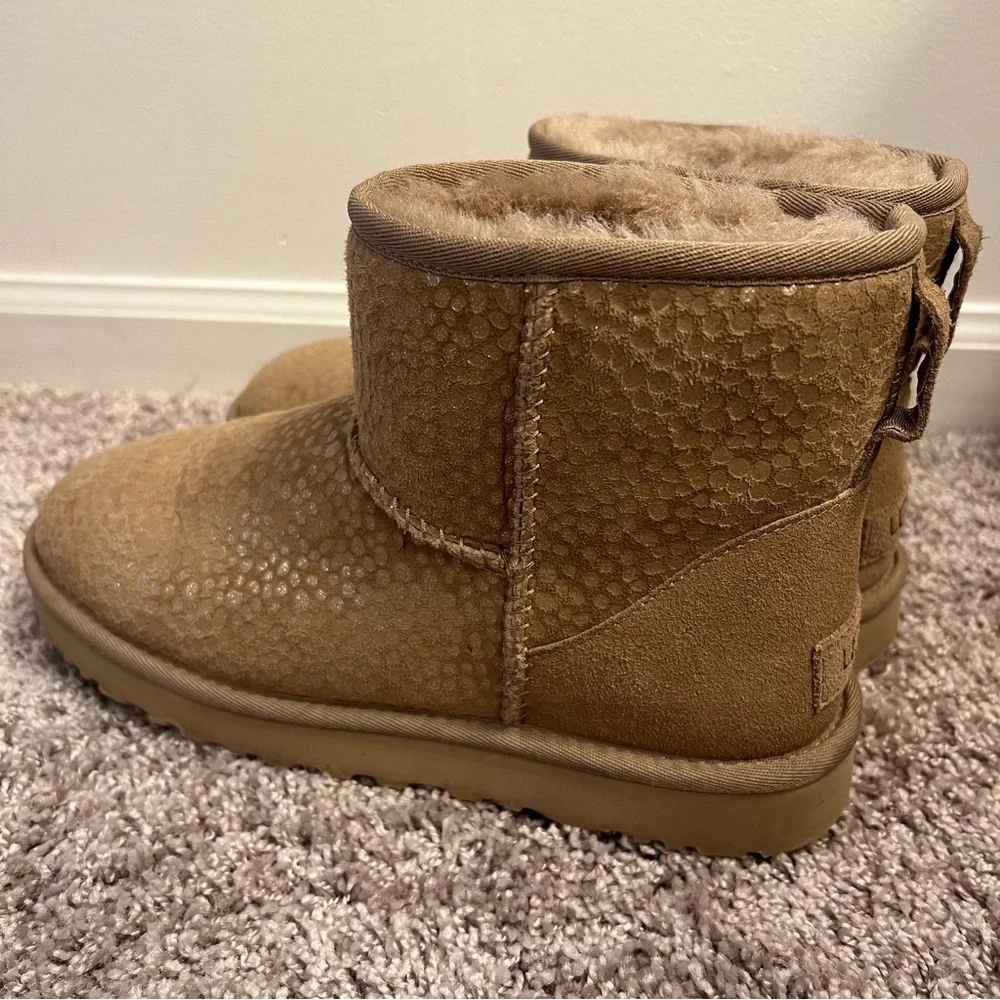 {UGG} Classic Mini Sparkle Spots Boots Tan - Picture 5 of 9